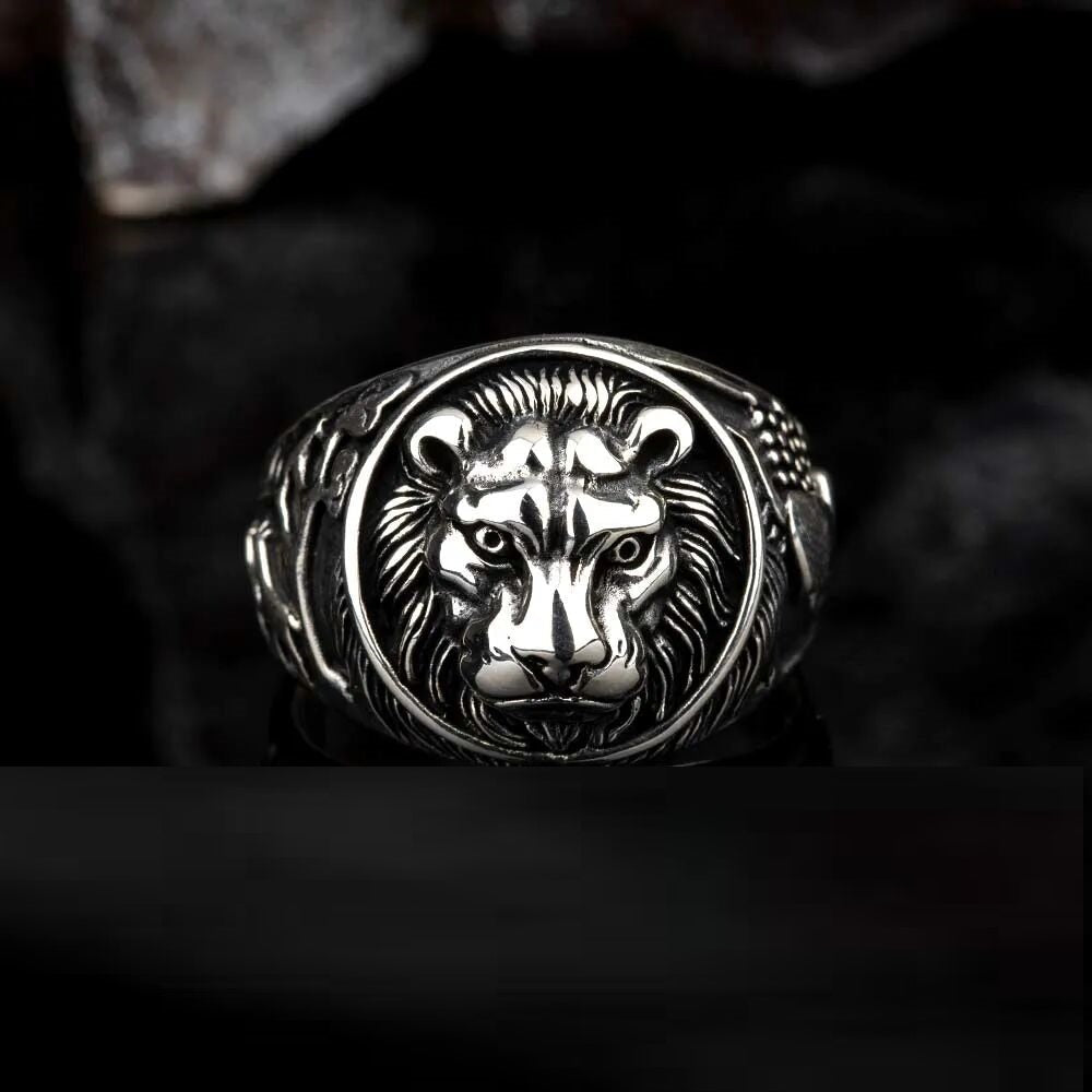 Oxidized Lion Head Round Silver Ring Main image