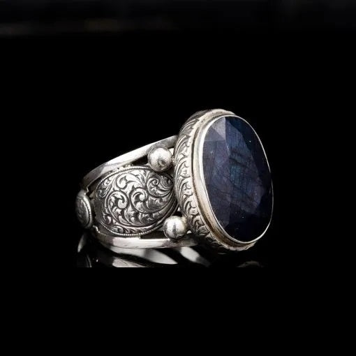 One of a Kind Blue Sapphire Silver Ring No7 Secondary image