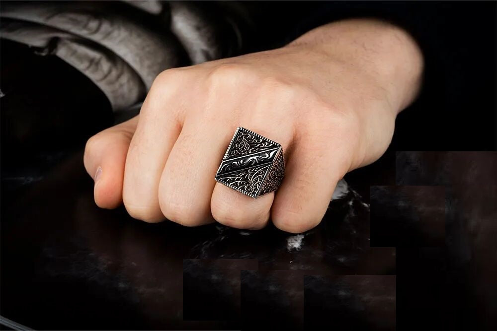 Stoneless Design Rectangle Silver Ring Secondary image