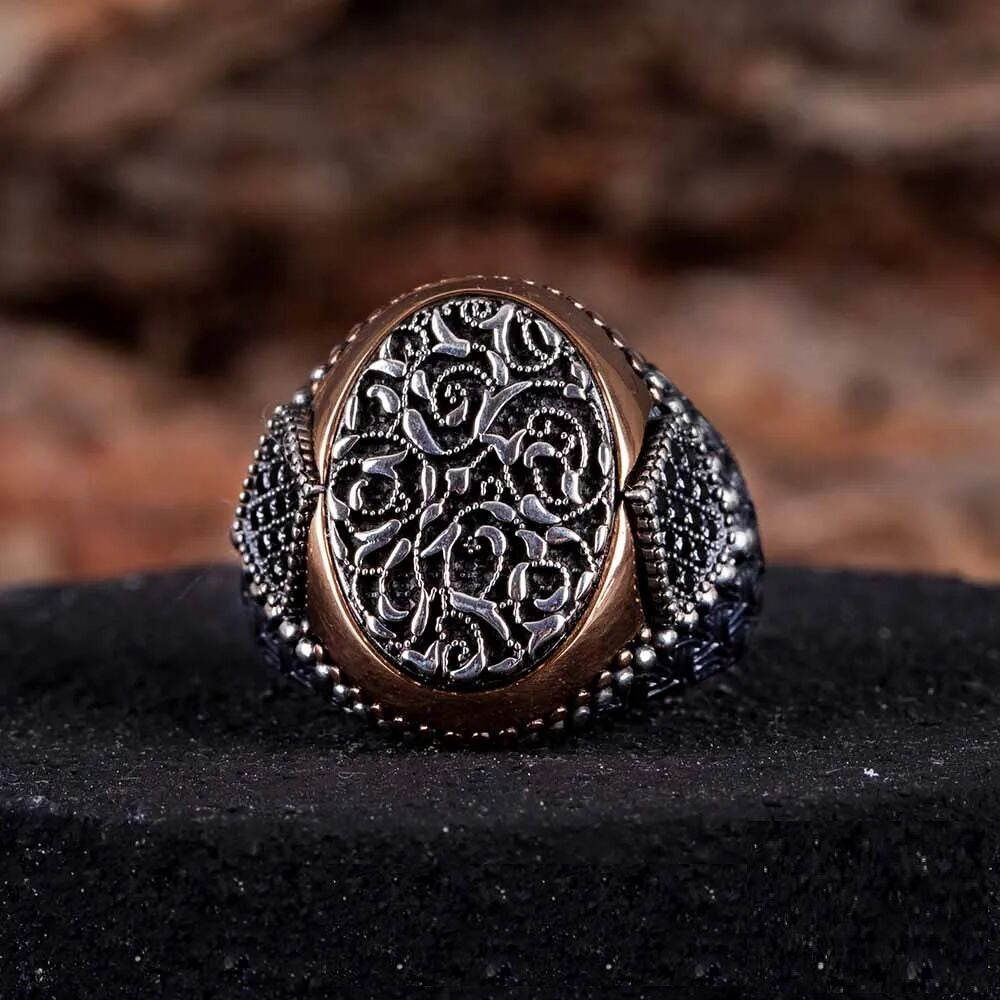 Exclusive Design Stoneless Silver Ring With Zircon Sides Main image