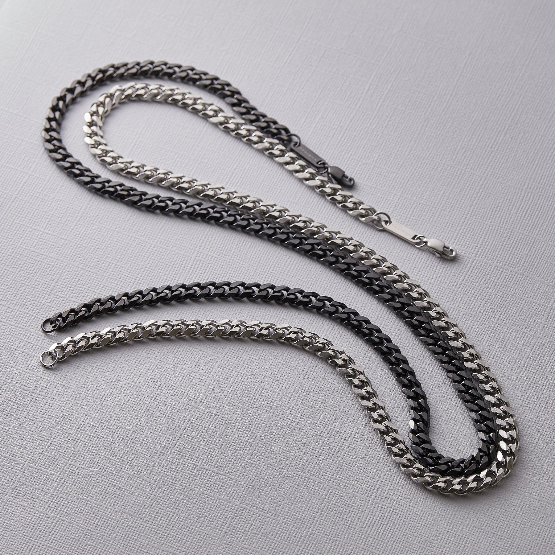 Essential Cuban Chain Necklace  Men Secondary image