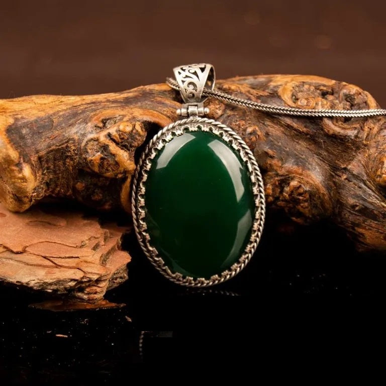 Green Aqeeq Oval Silver Pendant Main image