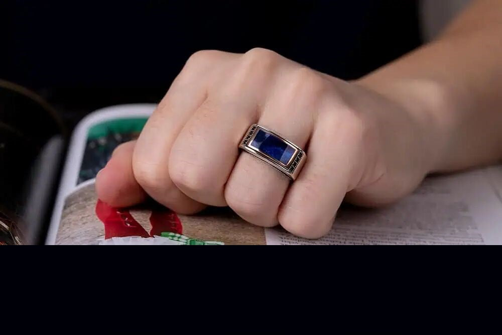 Elegant Cut Blue Mina Silver Ring Secondary image