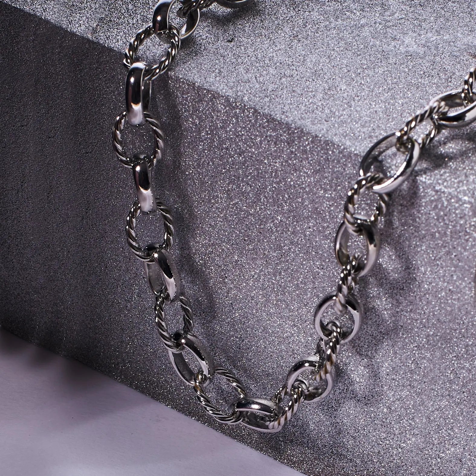 Old-School Silver Chain Main image