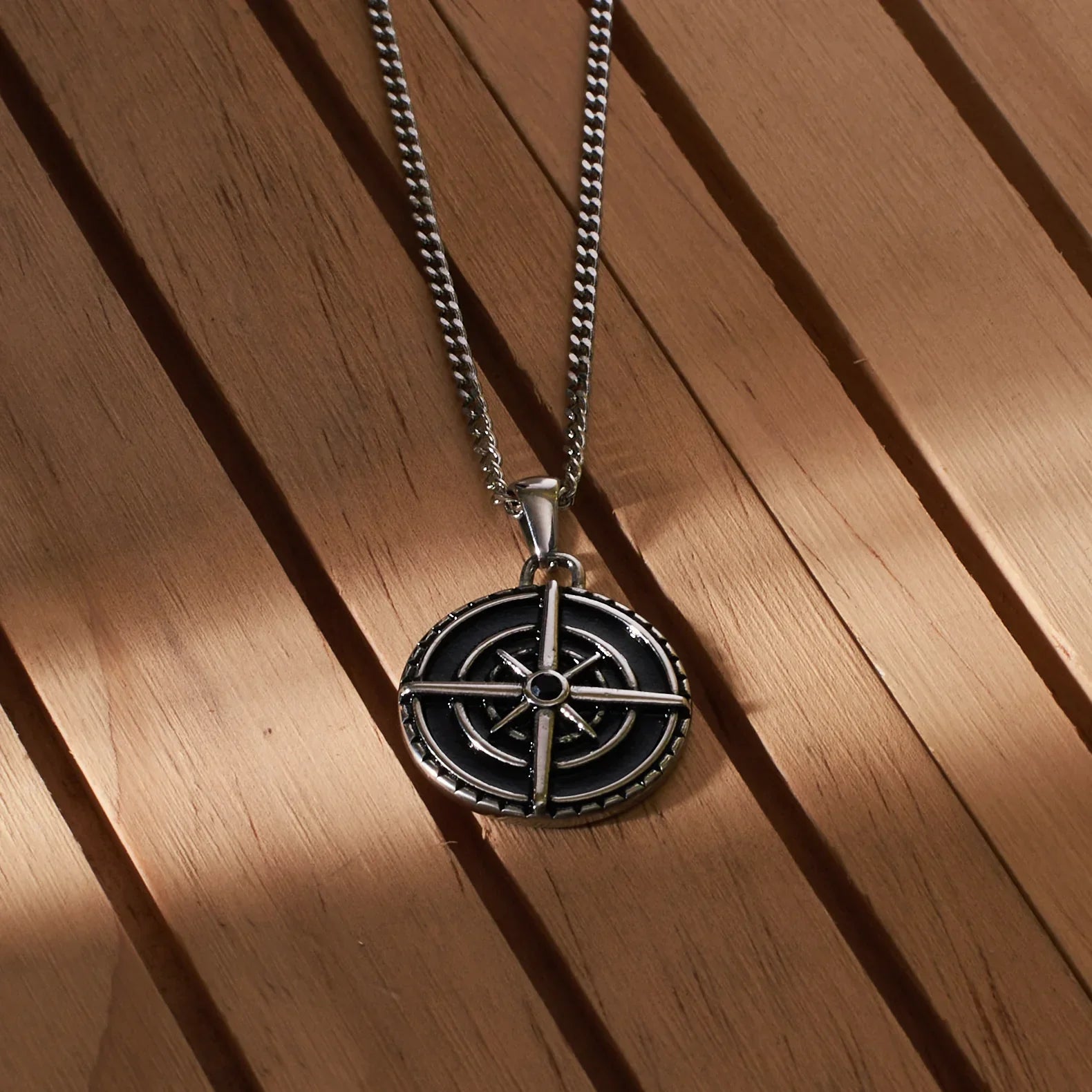 Mountain Hikers Compass Chain Main image