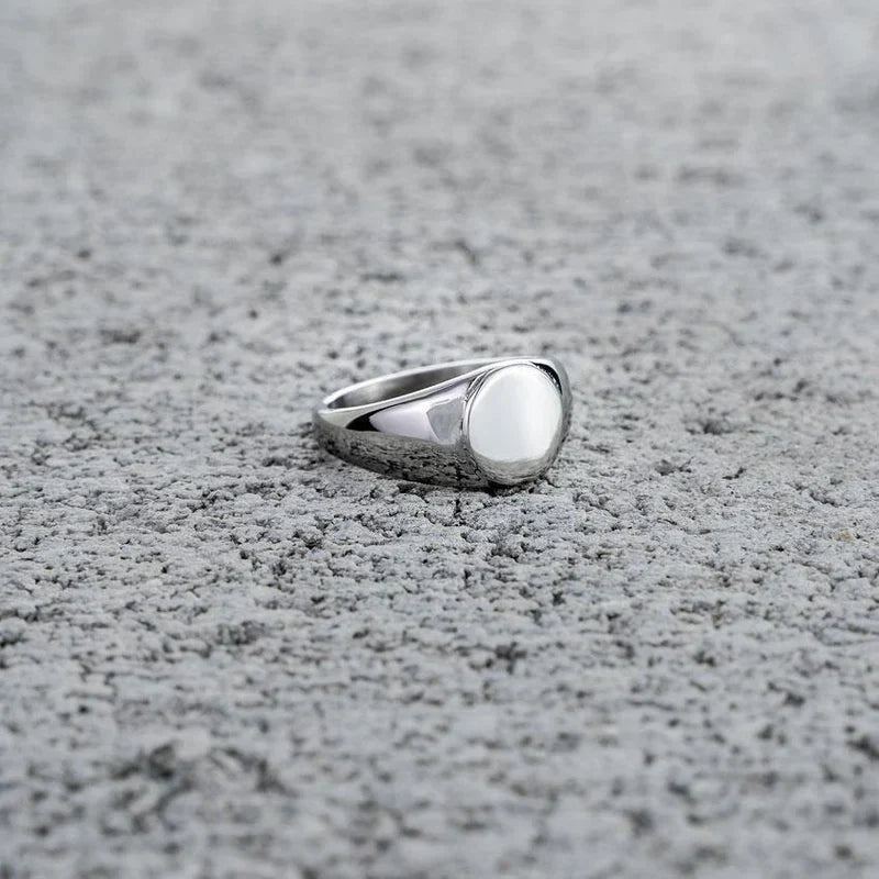 ROUND SIGNET RING