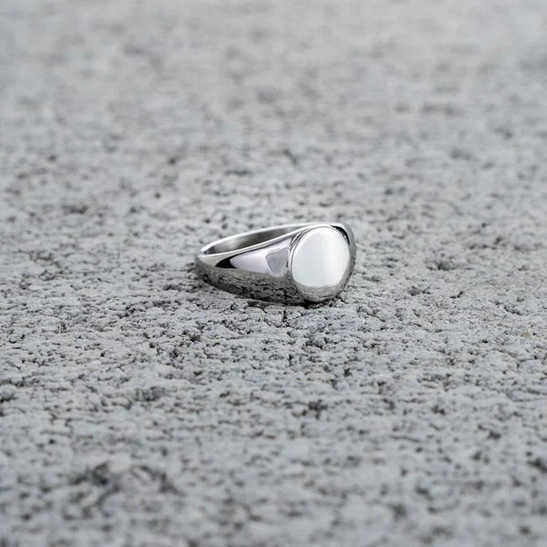 ROUND SIGNET RING