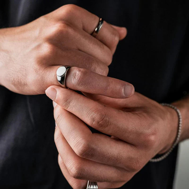 ROUND SIGNET RING
