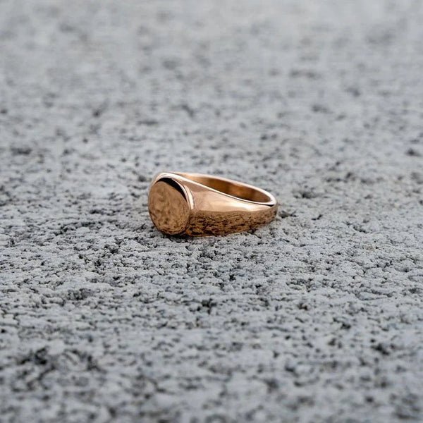 ROUND SIGNET RING