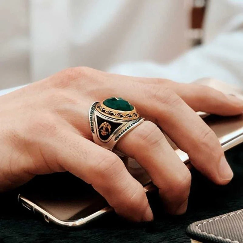 Eagle Style Great Emerald Stone Silver Mens Ring Secondary image