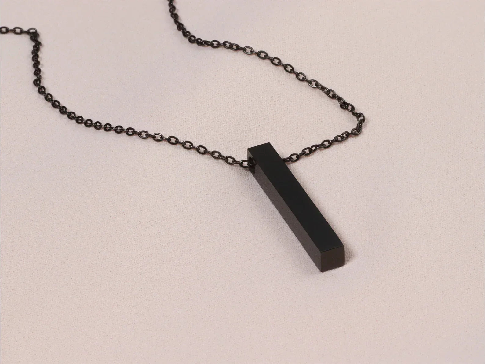 Giles Black Chain Main image