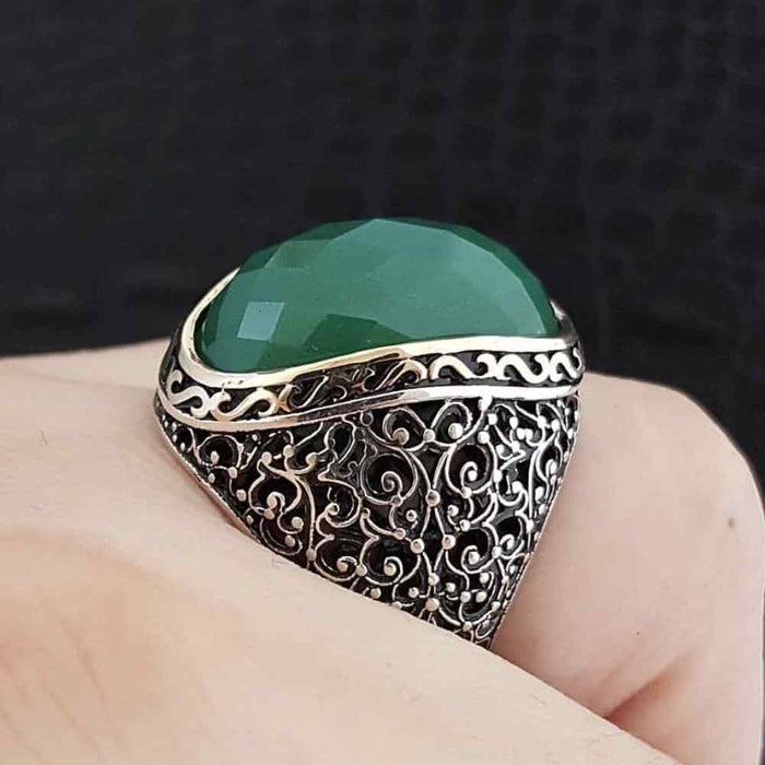 Mens Gorgeous Emerald Stone Silver Ring Secondary image