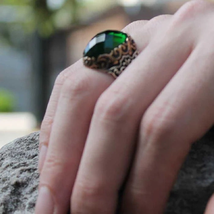 Shiny Faceted Emerald Silver Green Mens Ring Secondary image
